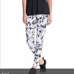 Koral white knocked out cropped legging NWOT